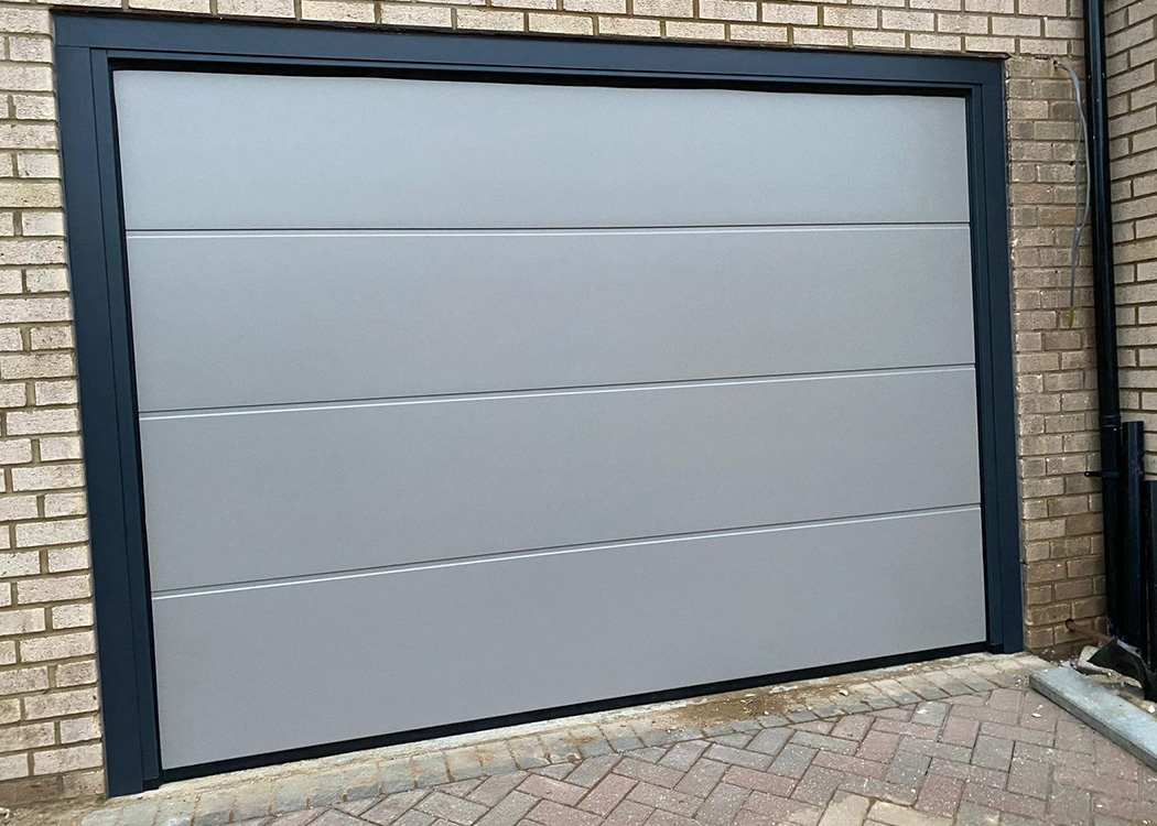 Choosing the Right Garage Door For Your Home: A Complete Guide